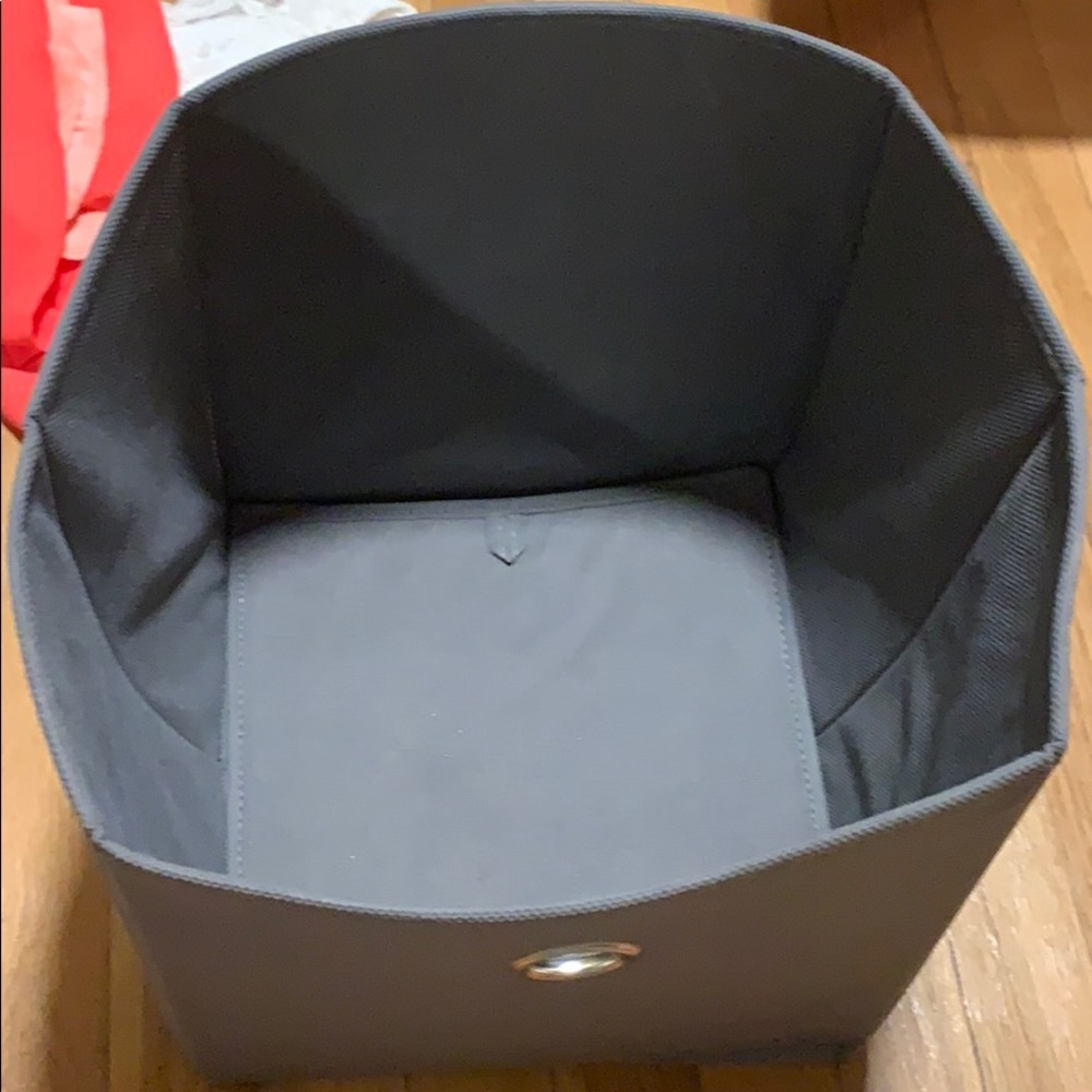 Storage box - Picture 2 of 2